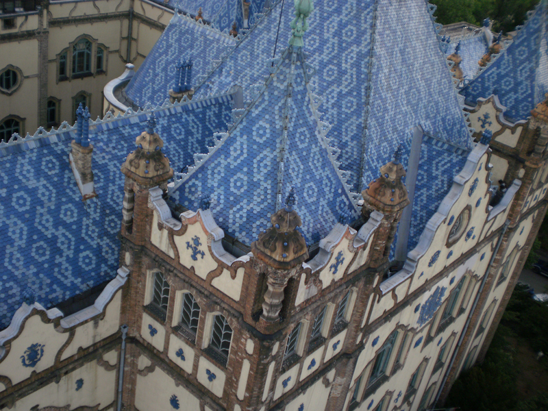 Illustration for article titled Here Are Some Of The Strangest and Most Artistic Rooftops In The World